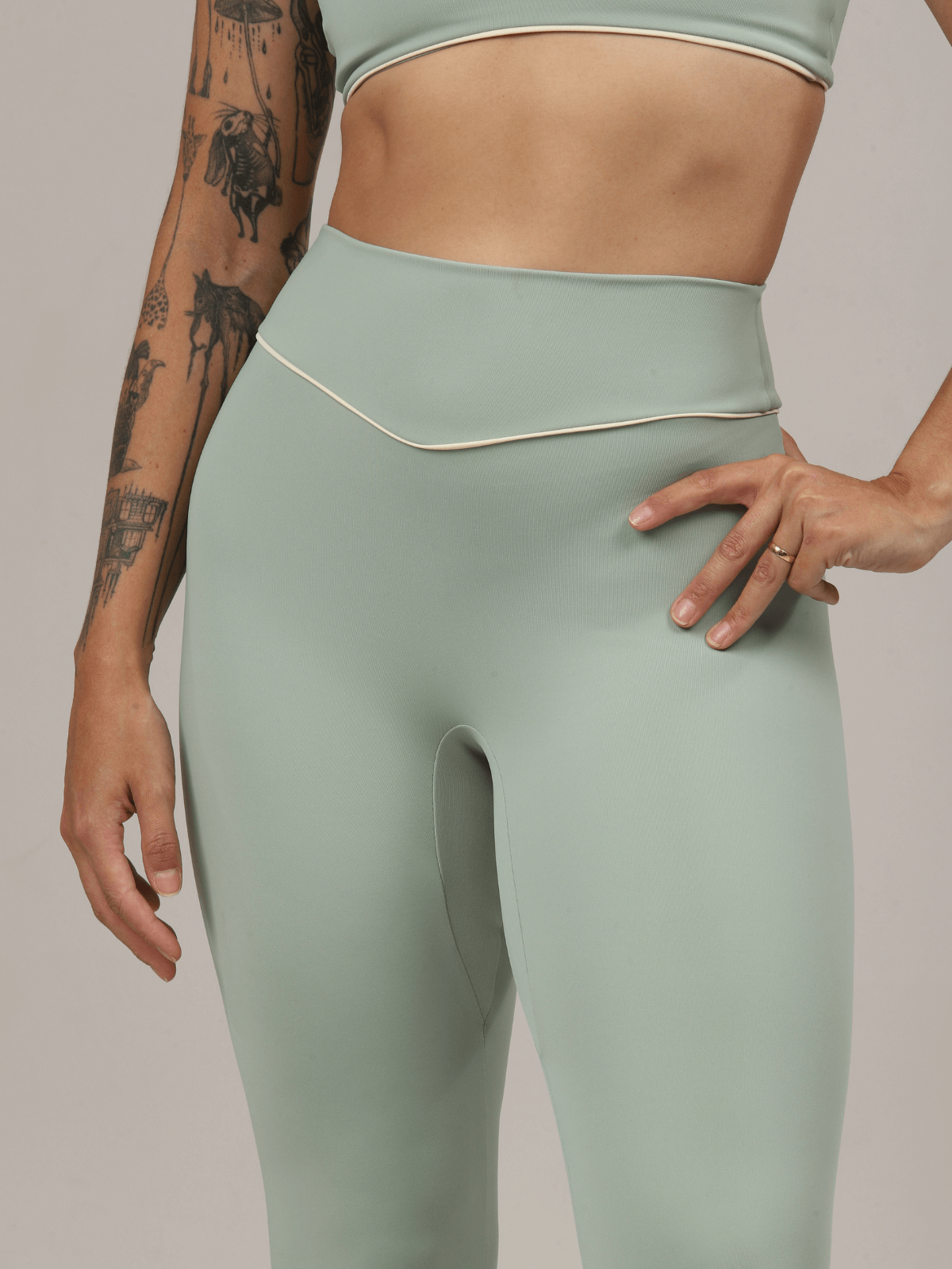 LEGGING ESSENTIAL PISTACHE