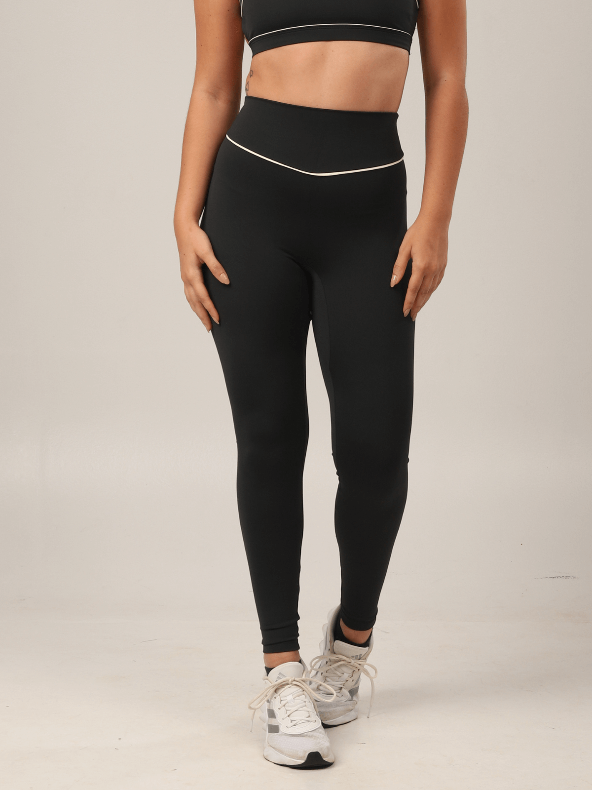LEGGING ESSENTIAL PRETO