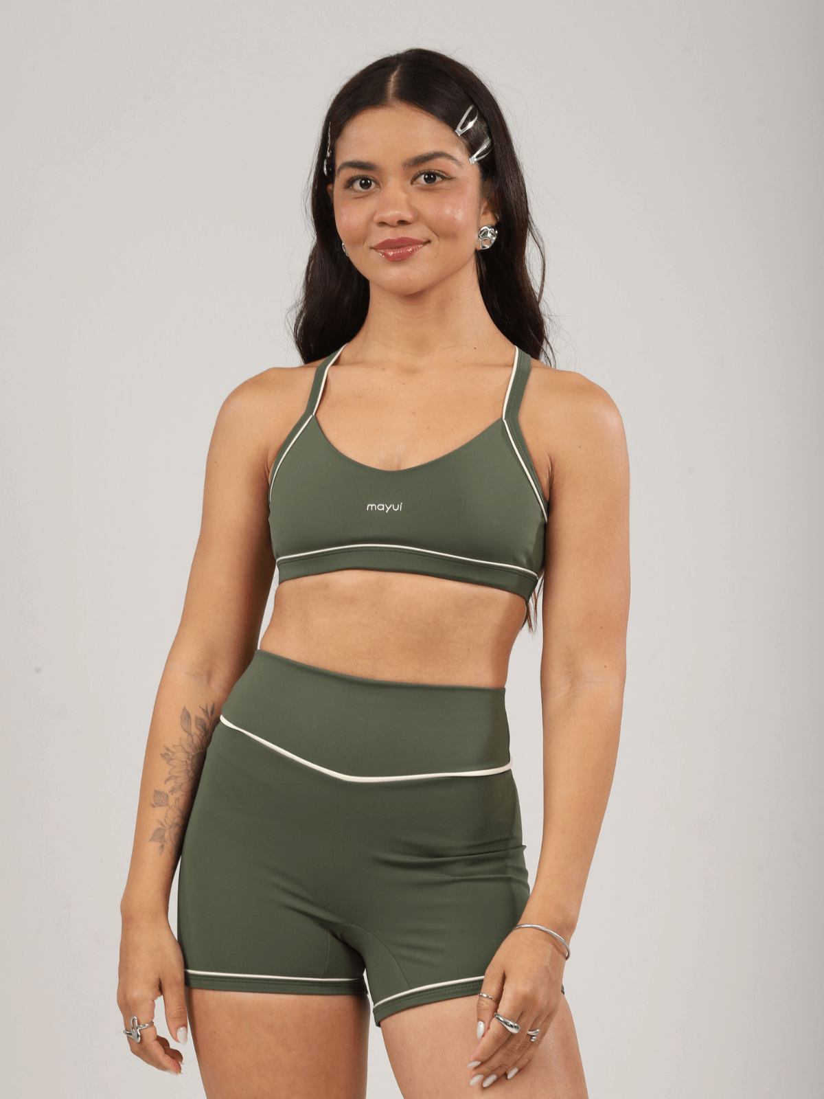 SHORT ESSENTIAL VERDE MILITAR