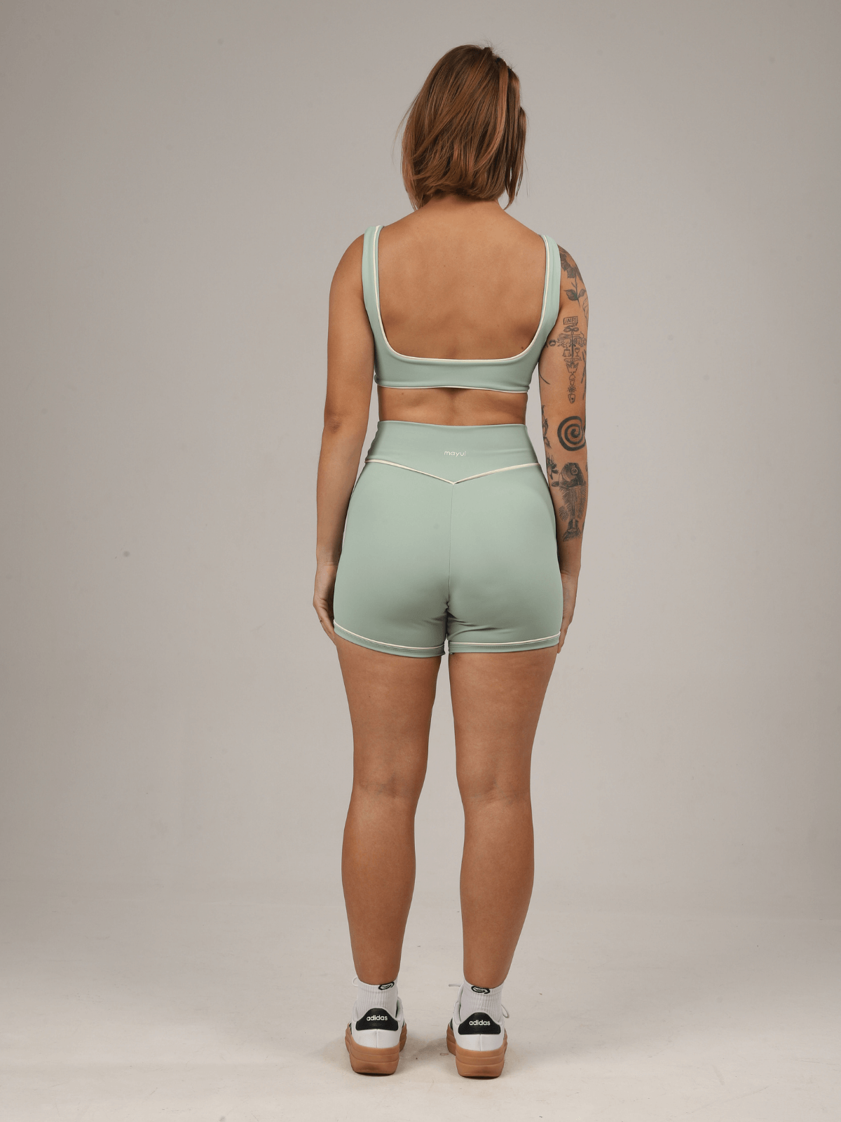 SHORT ESSENTIAL PISTACHE