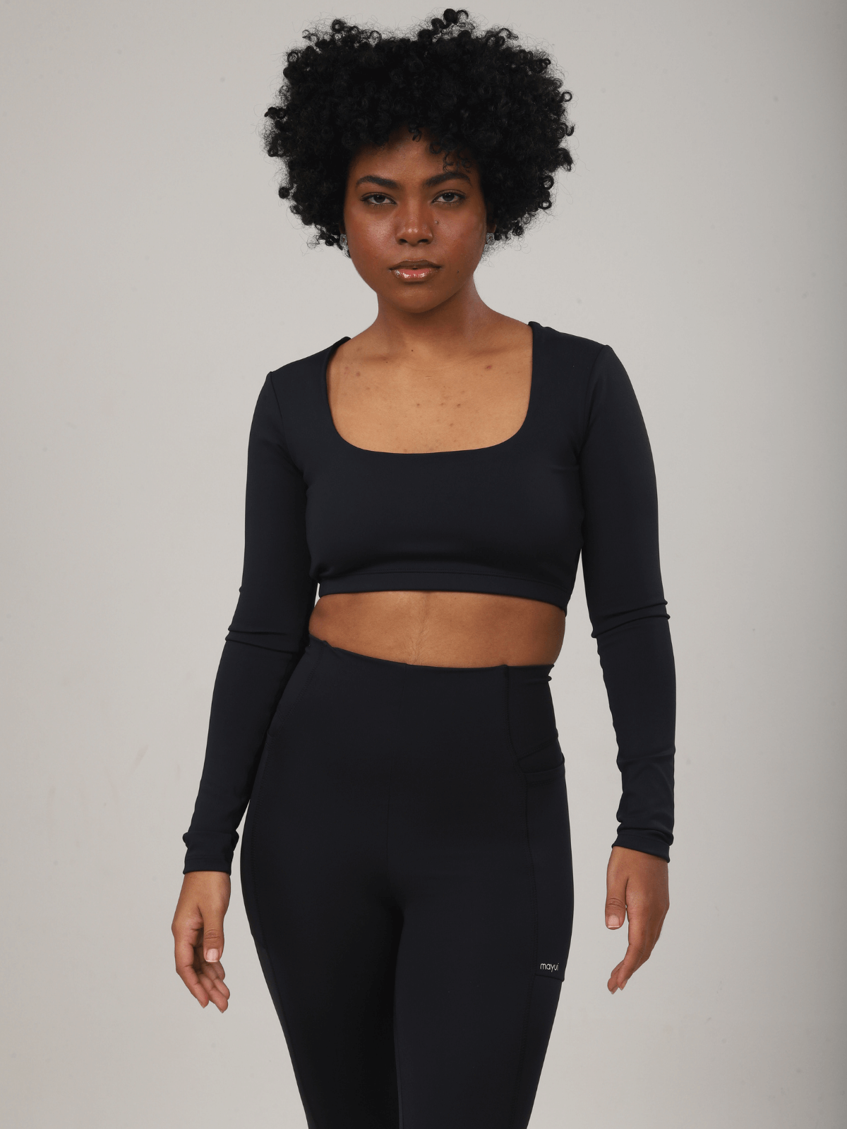 CROPPED MANGA LONGA PRETO