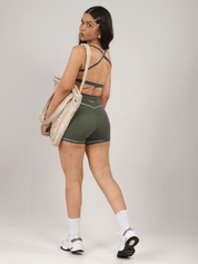 SHORT ESSENTIAL VERDE MILITAR