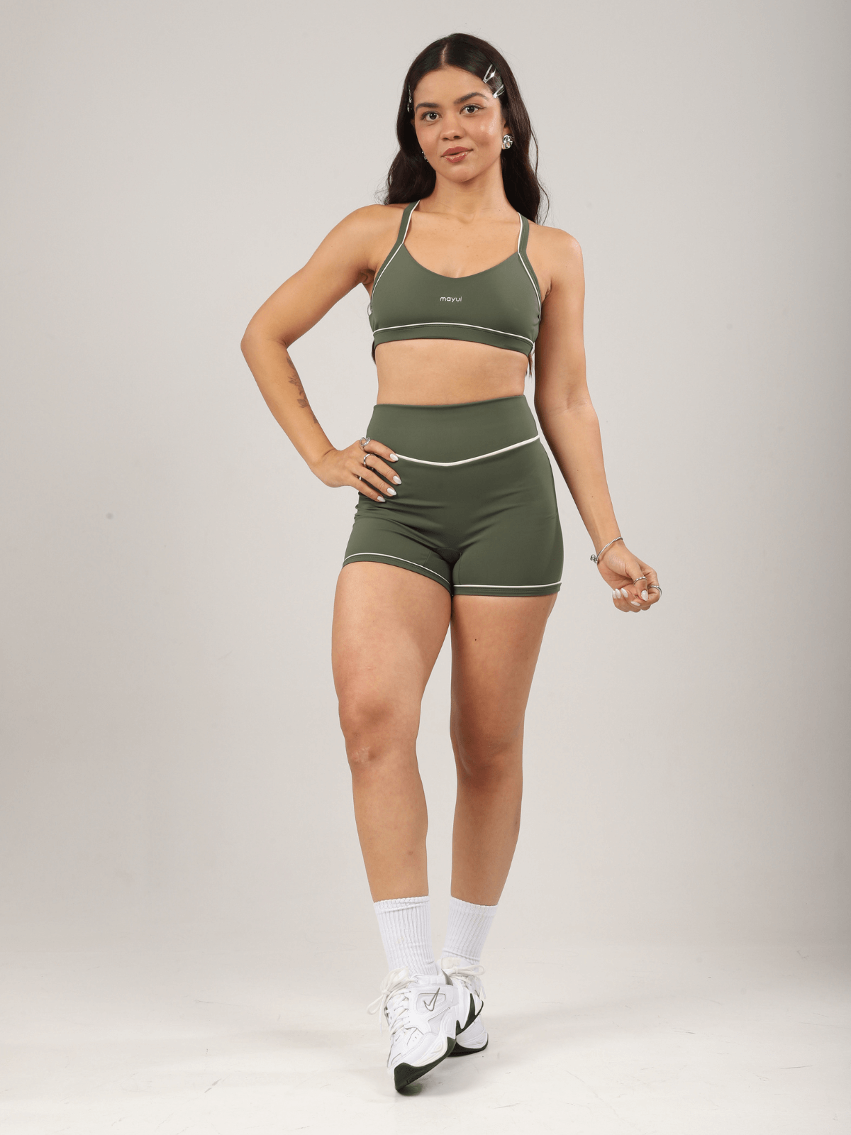 SHORT ESSENTIAL VERDE MILITAR