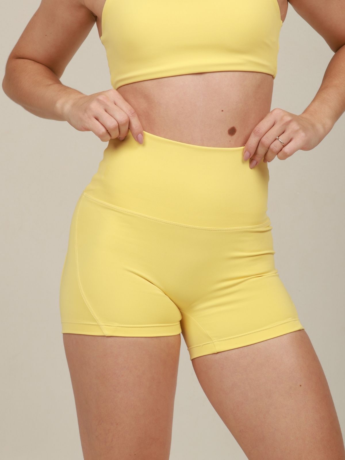 SHORT LINE AMARELO BUTTER