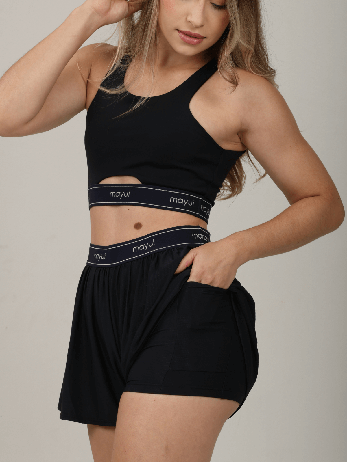 SHORT AIR PRETO COM AZUL NAVY