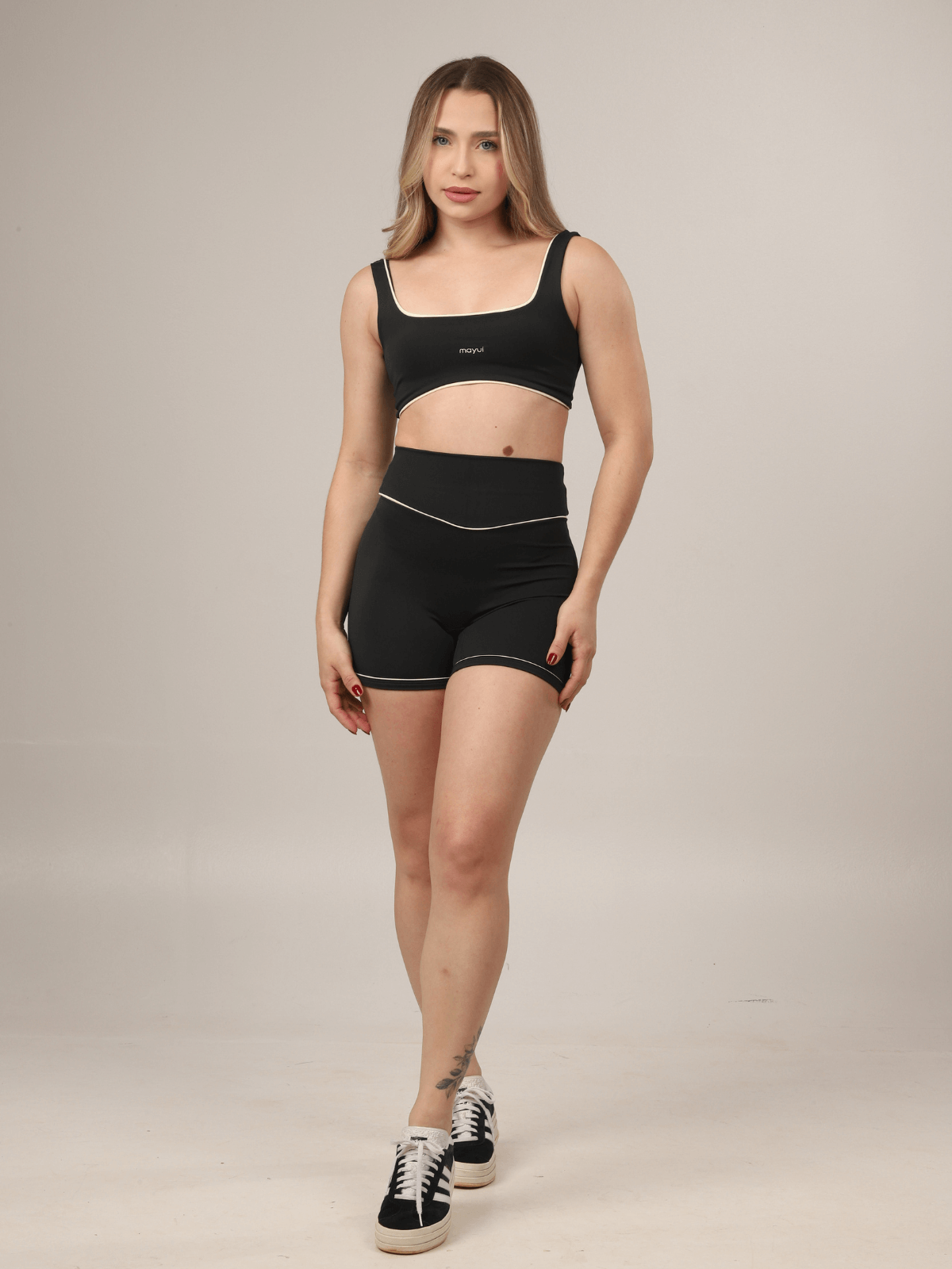 SHORT ESSENTIAL PRETO