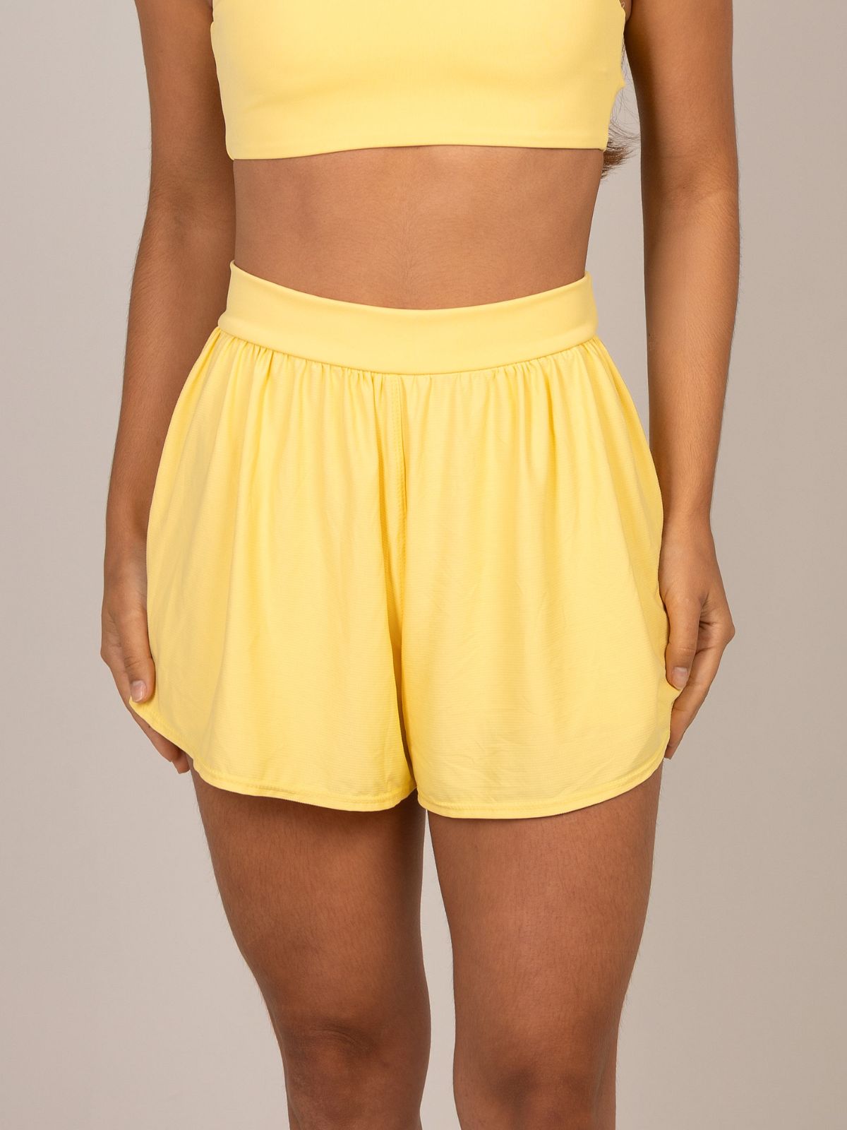 SHORT AIR AMARELO BUTTER